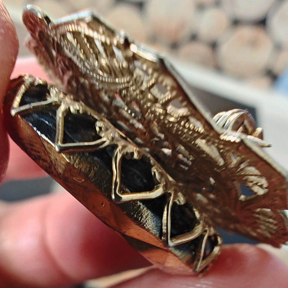 4 Gold-Tone Brooches/Pins - Picture 12 of 16